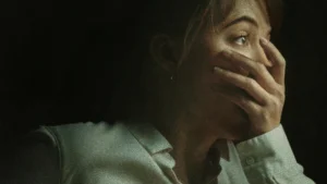 Decifrando Longlegs – Vínculo Mortal: Símbolos, Religião e o Peso do Destino