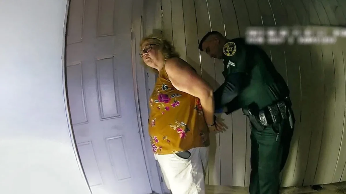 Cena de A Vizinha Perfeita (2024), documentário dirigido por Geeta Gandbhir, Netflix.