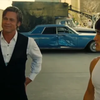 Cliff Booth e Bruce Lee em cena de Era Uma Vez em… Hollywood