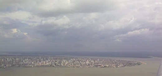 Belém do Pará vista do alto: cidade amazônica que sediará a COP30, símbolo do Éden moderno.
