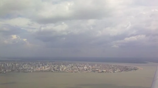 Belém do Pará vista do alto: cidade amazônica que sediará a COP30, símbolo do Éden moderno.