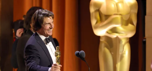 Tom Cruise recebe o Oscar Honorário pelo conjunto da obra durante a cerimônia dos Governors Awards em 16 de novembro de 2025