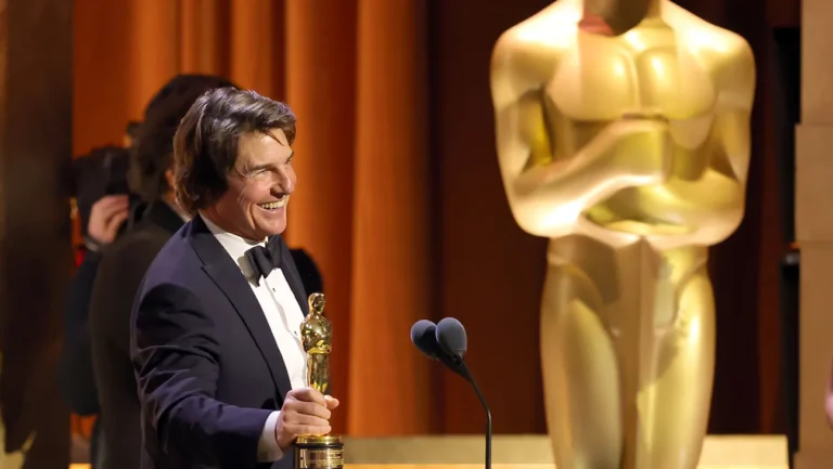 Tom Cruise recebe o Oscar Honorário pelo conjunto da obra durante a cerimônia dos Governors Awards em 16 de novembro de 2025