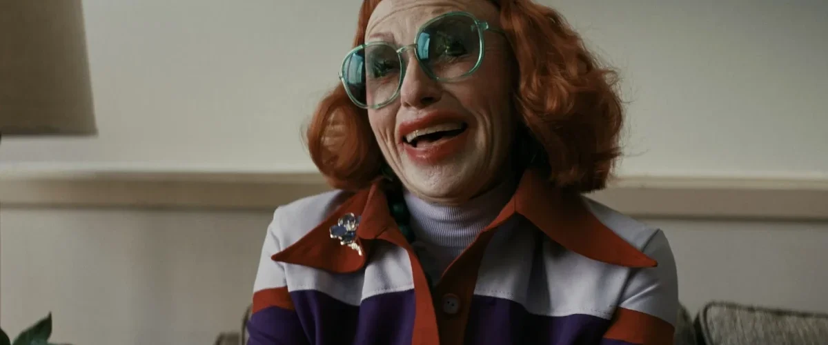 Amy Madigan / tia Gladys