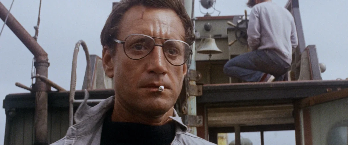 Cena de Tubarão mostrando Roy Scheider no barco ao ver o tubarão pela primeira vez