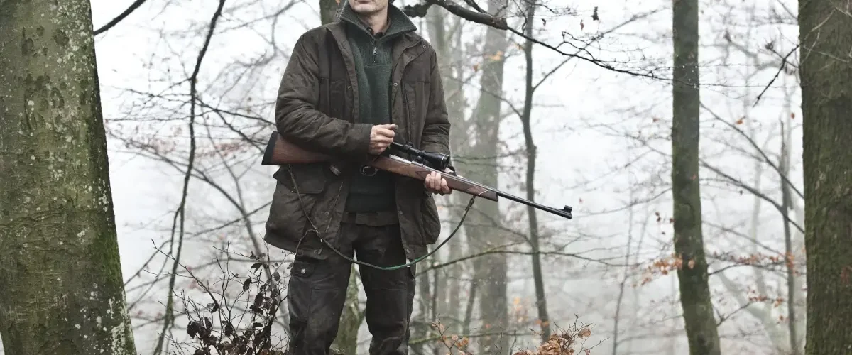 Mads Mikkelsen em A Caça (2012), filme sobre injustiça coletiva e julgamento social