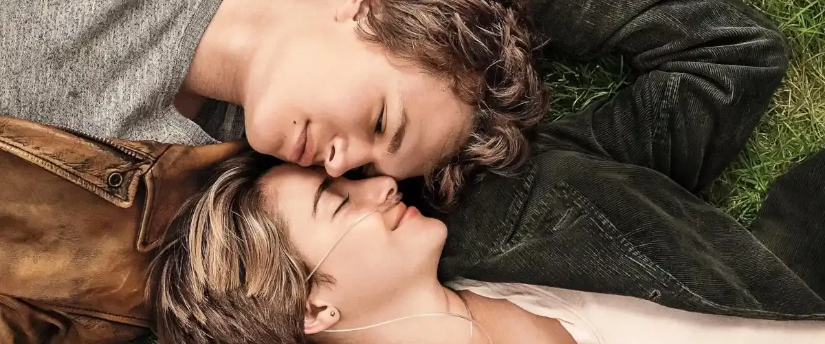 Hazel e Gus em momento romântico no filme A Culpa é das Estrelas