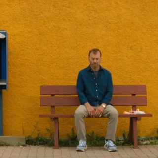 Cena de Anônimo (Nobody) ilustrando o arquétipo do homem comum no cinema de ação