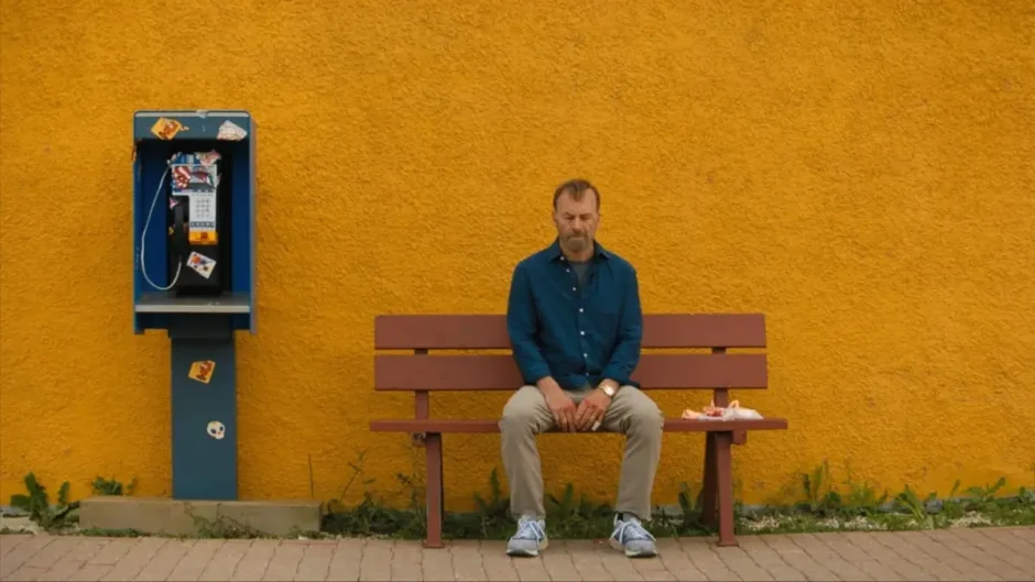 Cena de Anônimo (Nobody) ilustrando o arquétipo do homem comum no cinema de ação