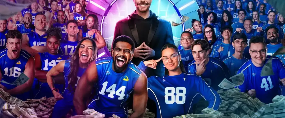 Imagem promocional de Beast Games com MrBeast cercado por participantes e dinheiro no Amazon Prime Video