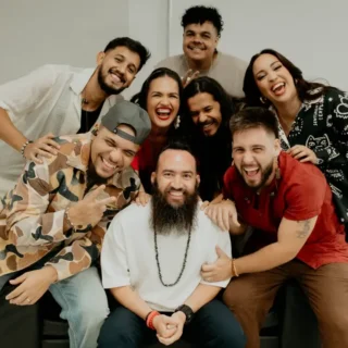 Integrantes do Coletivo Candiero em foto promocional, grupo responsável pela música Auê no gospel brasileiro