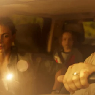 Família tenta sobreviver ao apocalipse no filme Destruição Final durante a pandemia de 2020