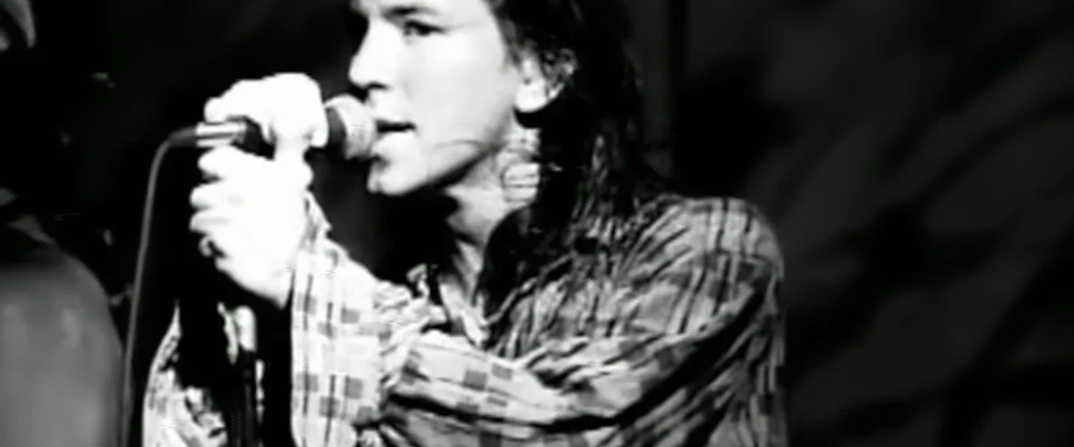 Eddie Vedder cantando Alive em apresentação do Pearl Jam
