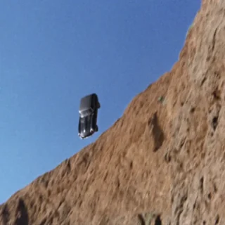 Jaguar caindo do penhasco em Ensina-me a Viver (1971)