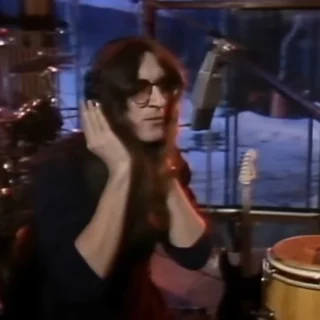 Geddy Lee durante gravação de Tom Sawyer no álbum Moving Pictures