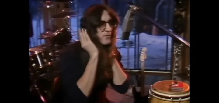 Geddy Lee durante gravação de Tom Sawyer no álbum Moving Pictures