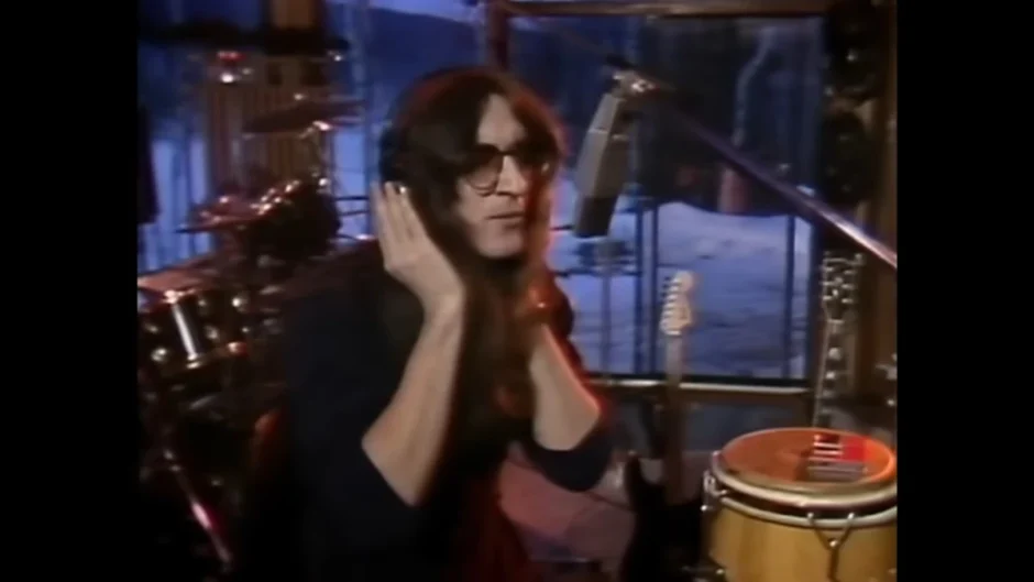 Geddy Lee durante gravação de Tom Sawyer no álbum Moving Pictures