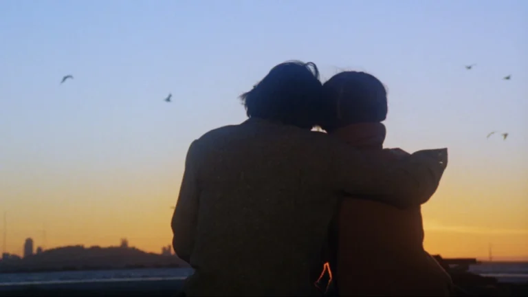 Harold e Maude em cena do filme Ensina-me a Viver (1971)
