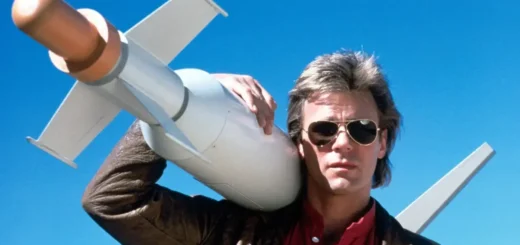 Angus MacGyver resolvendo um problema com objetos improvisados na série dos anos 80
