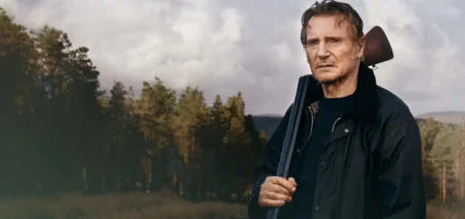 Liam Neeson em Na Terra de Santos e Pecadores (2023), thriller irlandês dirigido por Robert Lorenz