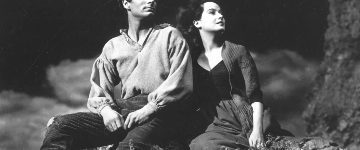 Laurence Olivier e Merle Oberon em O Morro dos Ventos Uivantes (1939), dirigidos por William Wyler