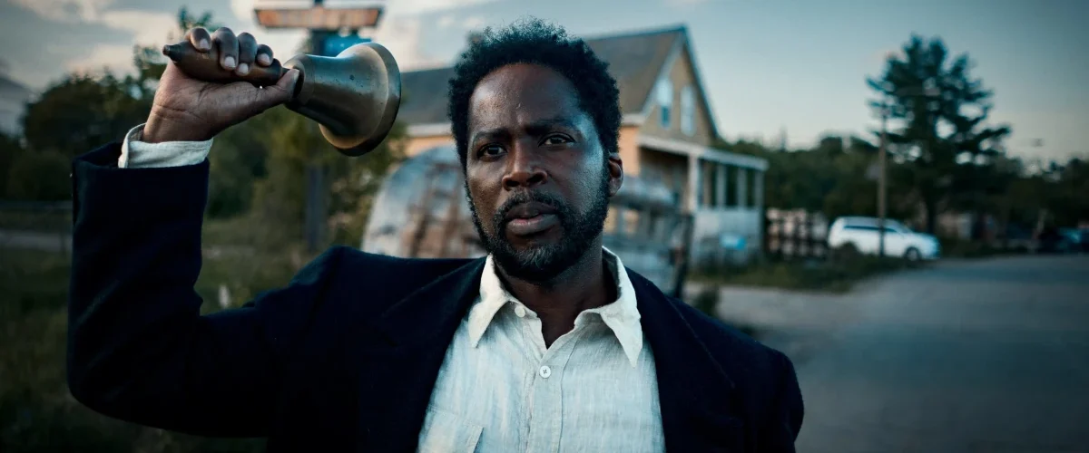 Cena do trailer da série Origem mostrando o mistério da cidade