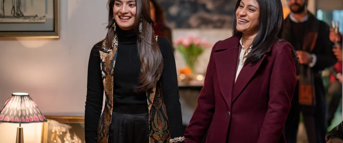 Konkona Sen Sharma e Pratibha Ranta em cena do filme A Acusada (2026), drama indiano da Netflix sobre reputação e julgamento público