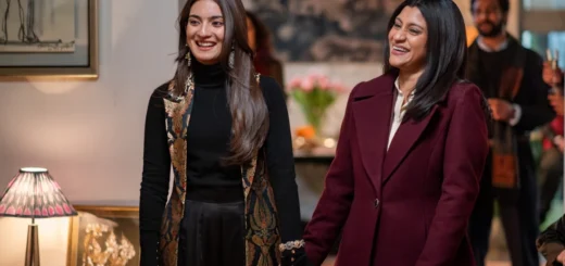 Konkona Sen Sharma e Pratibha Ranta em cena do filme A Acusada (2026), drama indiano da Netflix sobre reputação e julgamento público