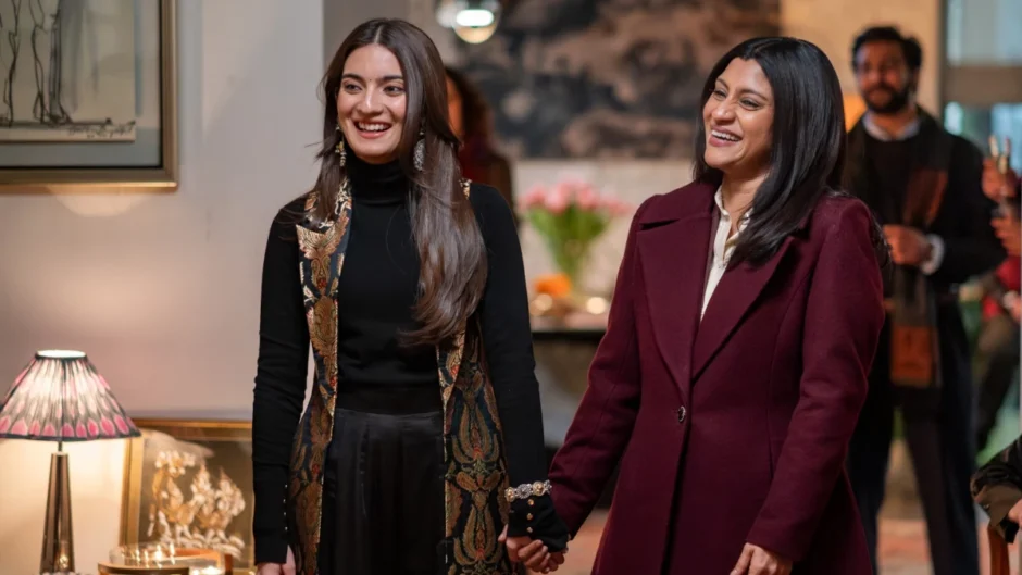 Konkona Sen Sharma e Pratibha Ranta em cena do filme A Acusada (2026), drama indiano da Netflix sobre reputação e julgamento público