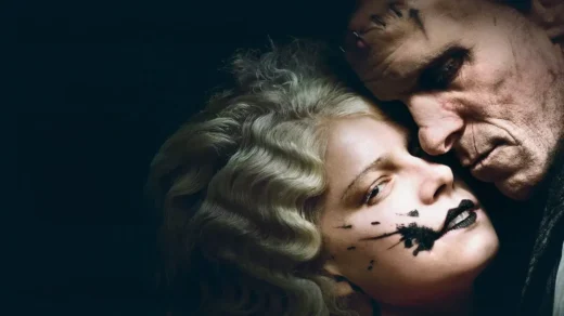 Cena do filme A Noiva (2026) dirigido por Maggie Gyllenhaal com Jessie Buckley e o monstro de Frankenstein