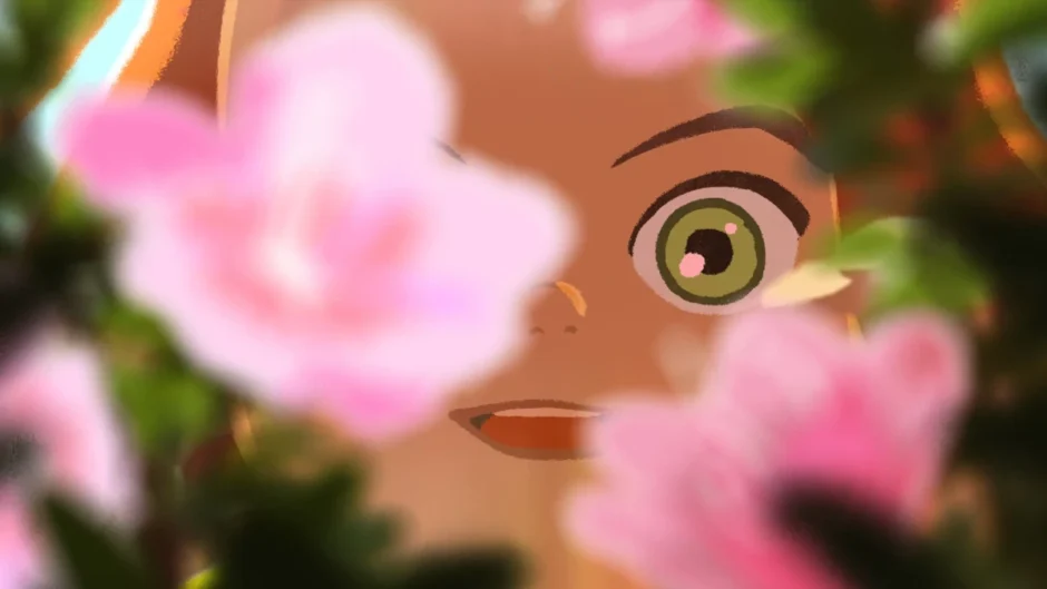 Cena do filme de animação A Pequena Amélie mostrando o olhar da personagem entre flores