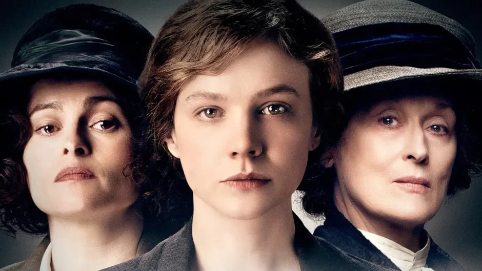 Personagens do filme As Sufragistas (2015) com Carey Mulligan, Helena Bonham Carter e Meryl Streep retratando o movimento sufragista britânico.