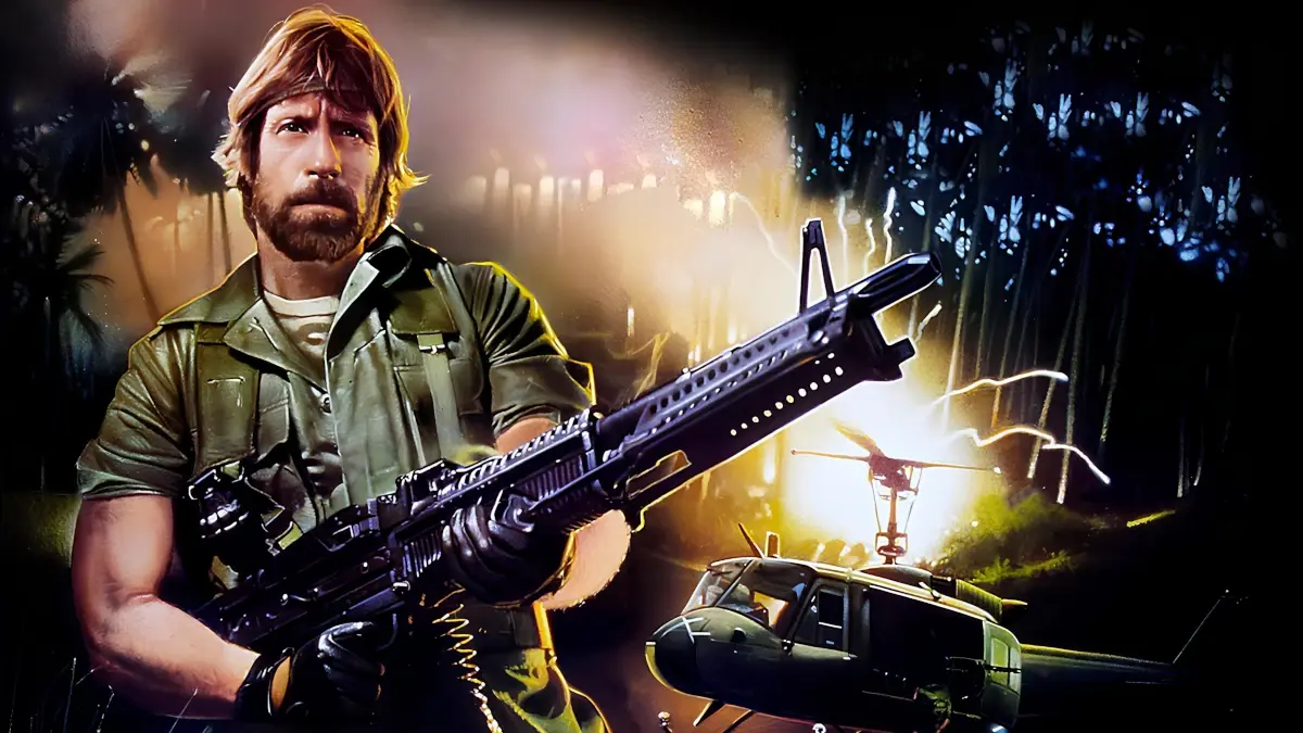 Chuck Norris em cena de filme de ação dos anos 80 com arma e helicóptero ao fundo