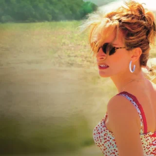 Erin Brockovich (Julia Roberts) em cena do filme Erin Brockovich – Uma Mulher de Talento (2000)