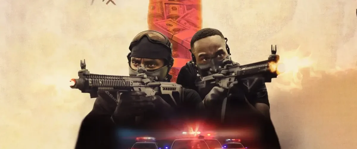 Cena de ação do filme Hierarquia do Crime com dois homens armados e perseguição policial