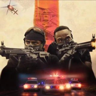 Cena de ação do filme Hierarquia do Crime com dois homens armados e perseguição policial