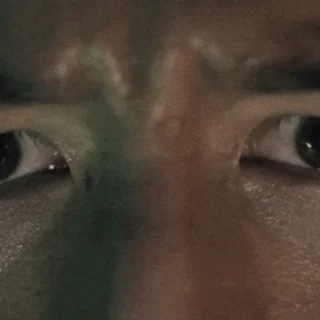 Close no rosto do personagem Simon no filme Iron Lung, dirigido por Markiplier