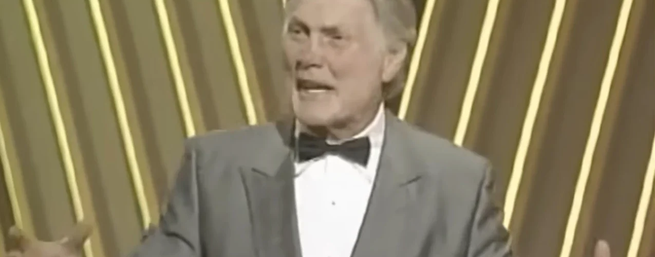 Jack Palance no Oscar de 1992 durante discurso após vencer como ator coadjuvante