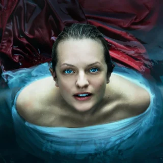 June Osborne em The Handmaid's Tale simbolizando resistência feminina na distopia de O Conto da Aia