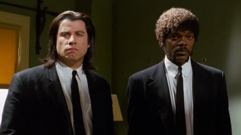 Pulp Fiction: Tempo de Violência (1994) — A Forma do Mal e a Estética da Redenção 10 Vincent Vega e Jules Winnfield em cena de Pulp Fiction: Tempo de Violência (1994), dirigido por Quentin Tarantino