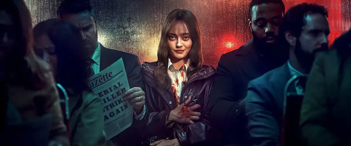Ella Purnell como Rhiannon Lewis na série Sweetpea, thriller psicológico sobre uma mulher invisível que se torna assassina