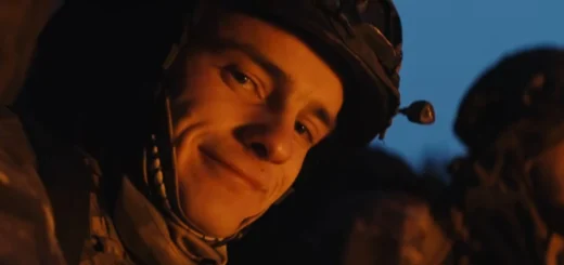 Soldado ucraniano em Kharkiv no curta da música Yours Eternally do U2, lançado durante a guerra da Ucrânia