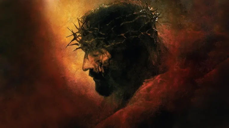 Jesus Cristo com coroa de espinhos em cena do filme A Paixão de Cristo de Mel Gibson