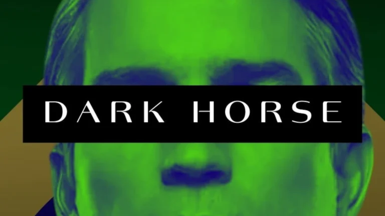 Arte estilizada do filme Dark Horse sobre Jair Bolsonaro em tom verde e sombrio