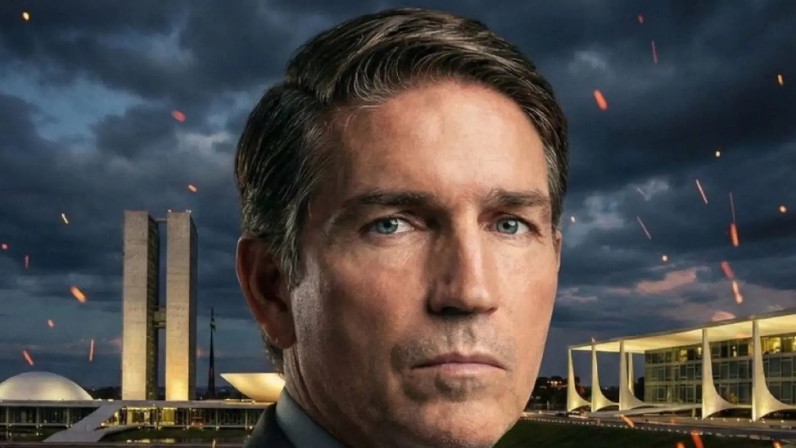 Jim Caviezel deixou o Brasil antes do fim das filmagens — e os relatos dos bastidores explicam por quê 1 Jim Caviezel caracterizado como Jair Bolsonaro diante do Congresso Nacional em imagem promocional de Dark Horse