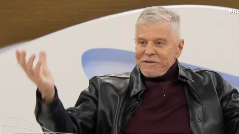 Miguel Falabella durante entrevista ao Roda Viva falando sobre humor, televisão, política e liberdade criativa.