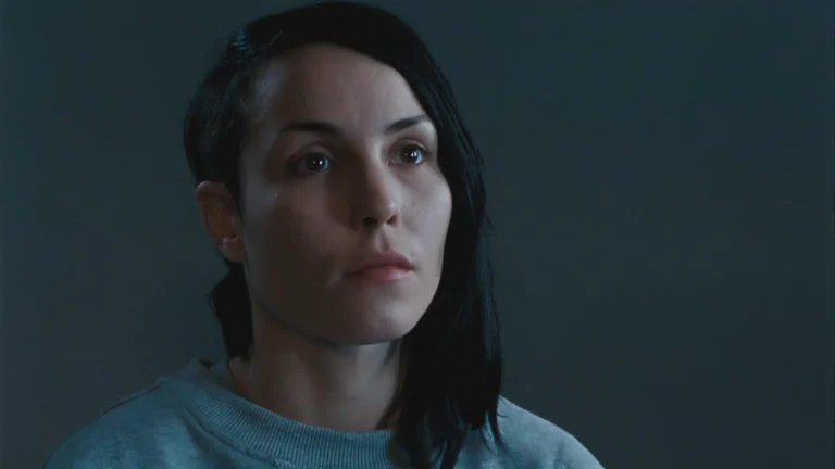 Noomi Rapace como Lisbeth Salander em Millennium II: A Menina Que Brincava com Fogo (2009).